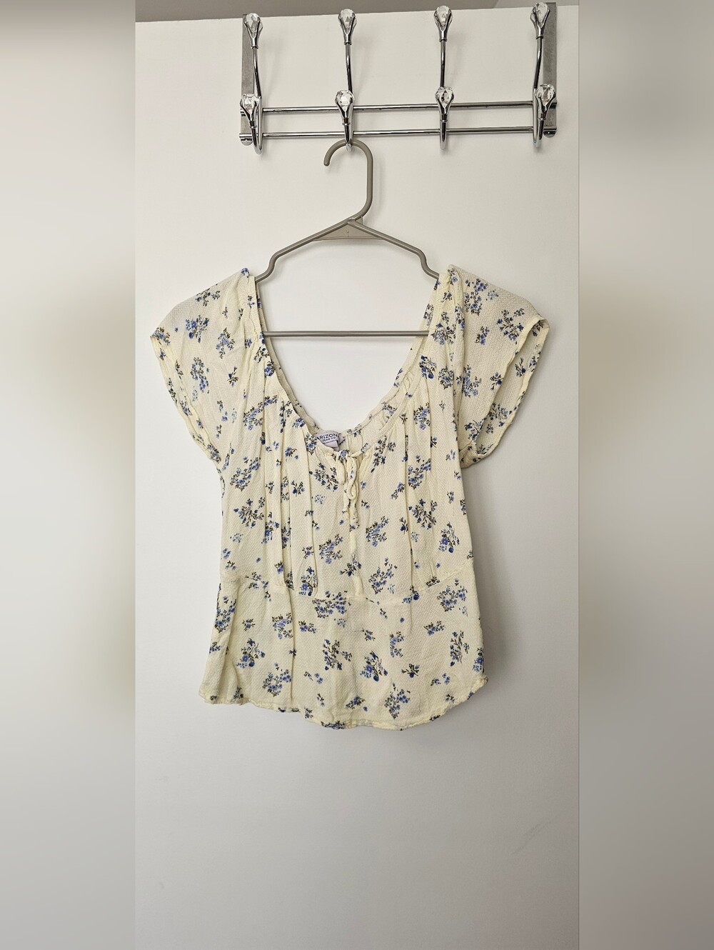 Arizona Jean Co Off The Shoulder Light Yellow Top with Floral Blue Print